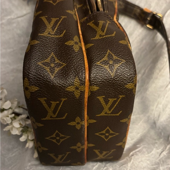 SOLD!!!!!! Louis Vuitton, Amazone monogram shoulder bag, Crossbody - Picture 8 of 15